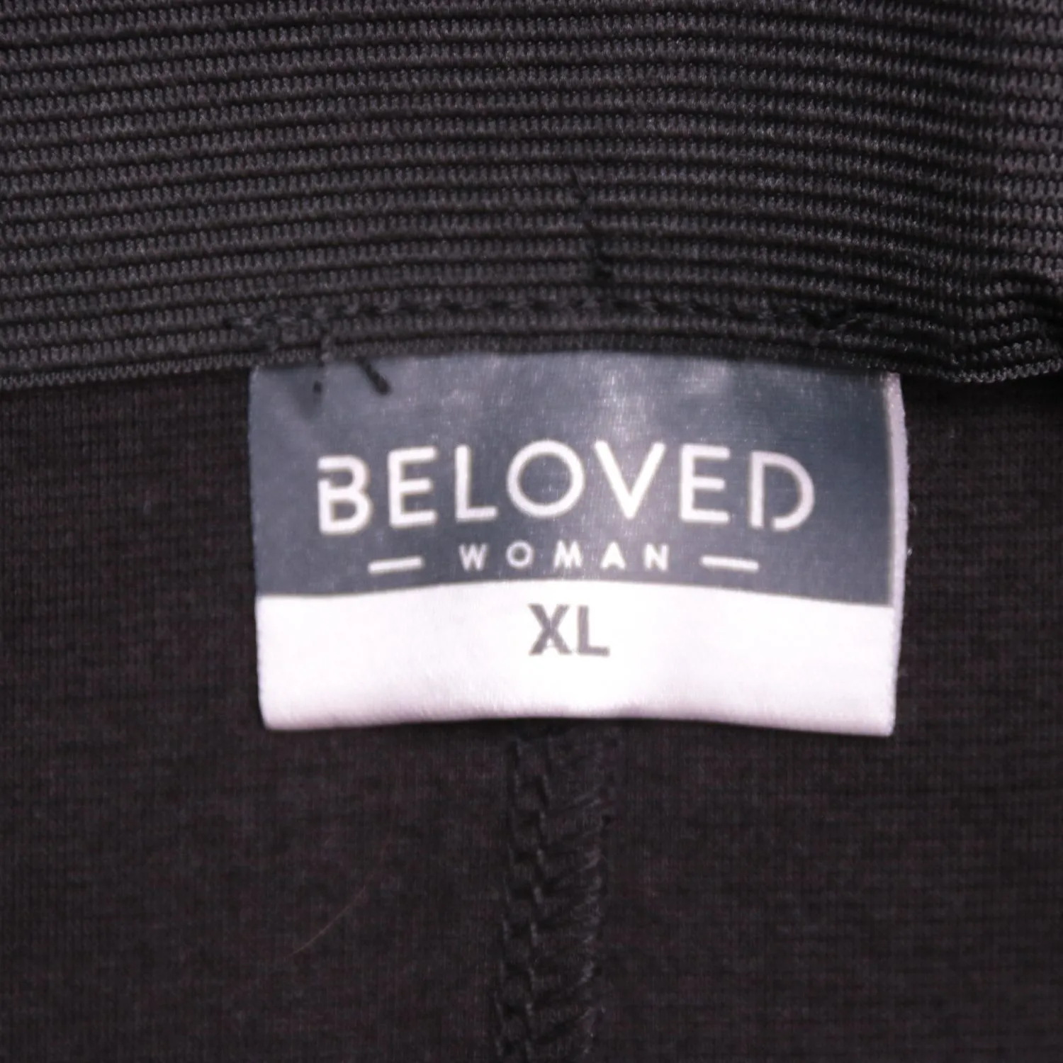 Чёрная юбка-карандаш BELOVED с красными полосами, размер 52 (XL)